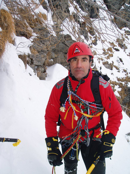 f All'uscita della cascata