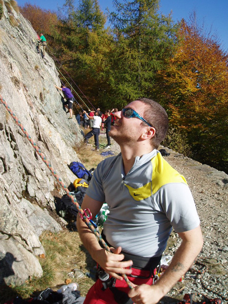b Alessandro vigila sulla salita