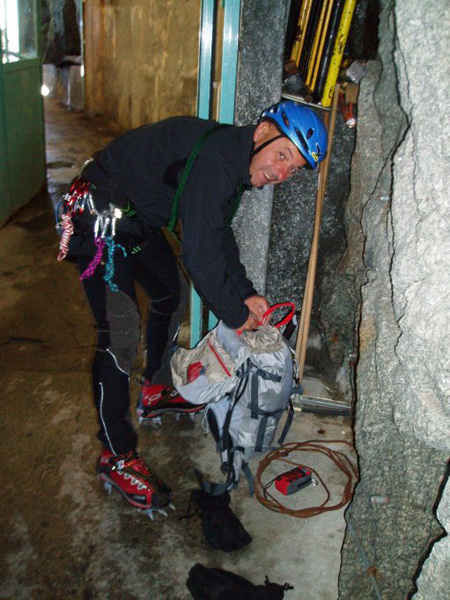a Preparativi alla stazione di arrivo dell'Aig. du Midi