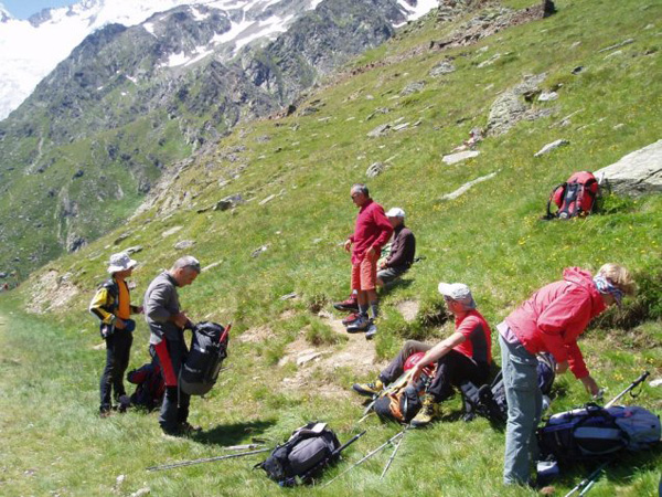 a Il gruppo si prepara