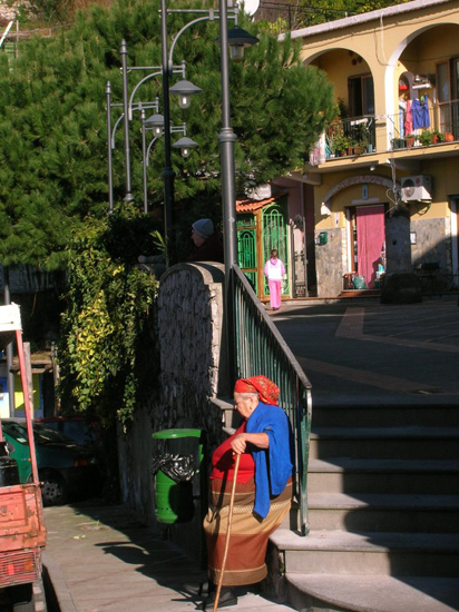 la piazzetta di Montepertuso