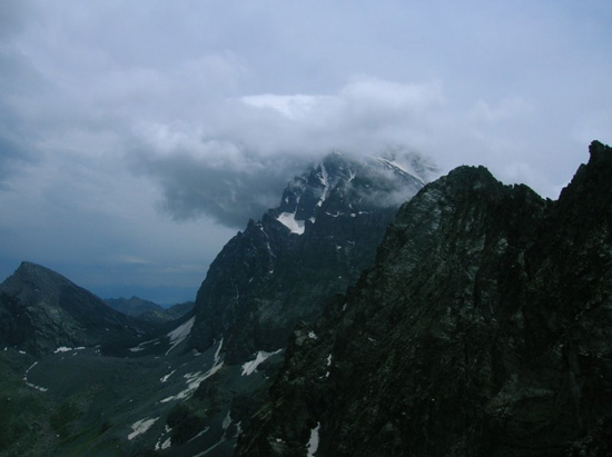 6846 Il Monviso si libera per pochi minuti dal cappello...