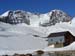 il rifugio Q.Sella con i Lyskamm sullo sfondo
