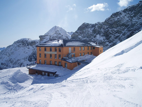 h Il rifugio Guglielmina