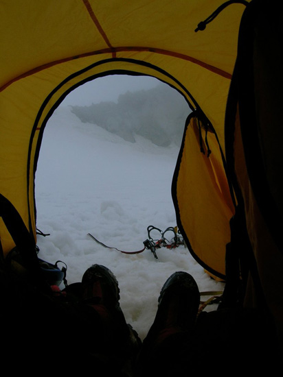 b dalla tenda si vede il tempo volgere al brutto...