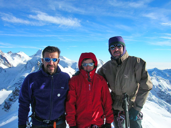 O- Anna, Roby e Muyo in cima